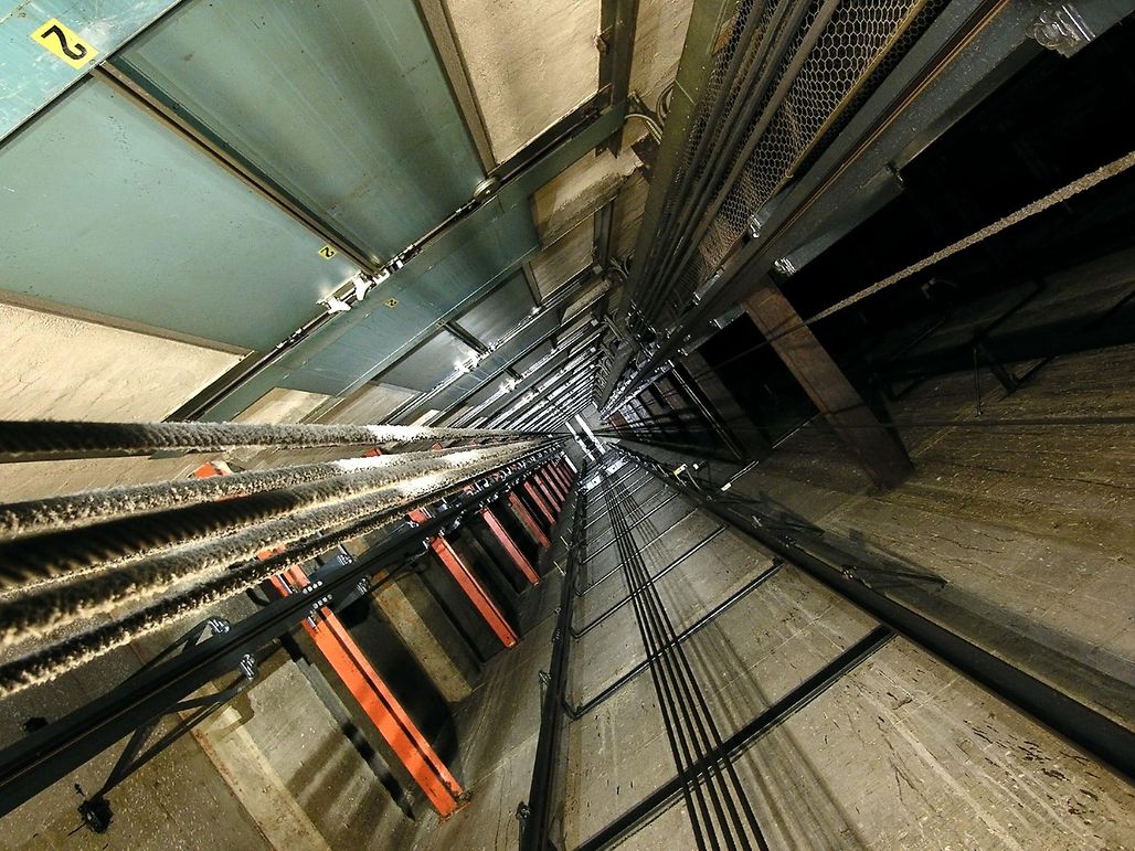 4295218-the-view-up-inside-a-tall-elevator-shaft-